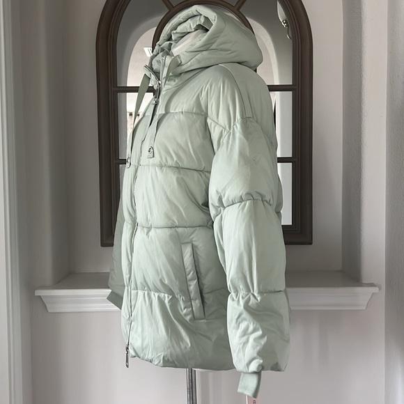 AQUA Hooded Puffer Coat in Sage Green, Size XS New w/Tag $198 (SOLD OUT) - Picture 4 of 7
